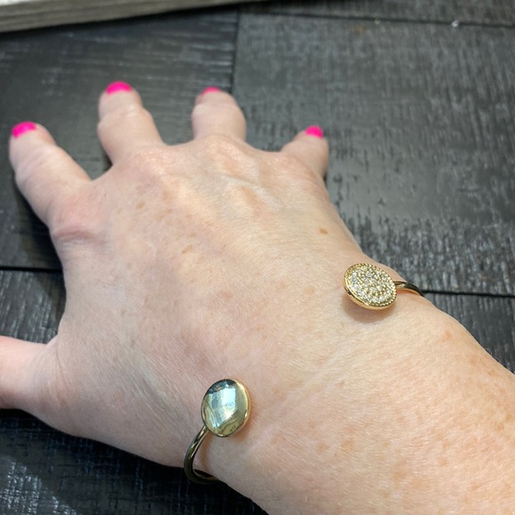 Beautiful Gold Tone Crystals Open Bracelet! - Picture 4 of 4